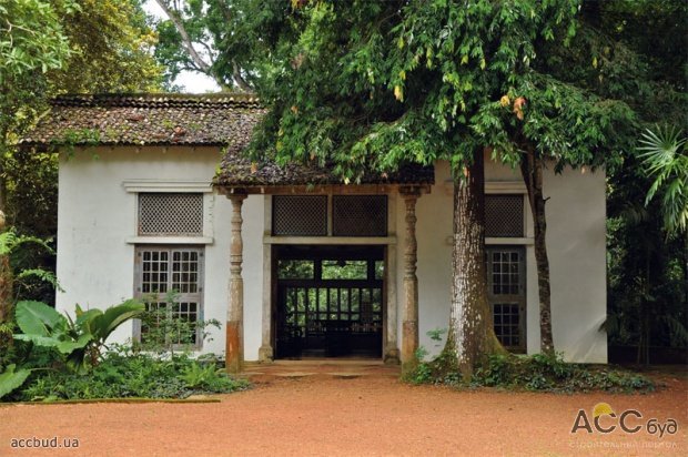 Передний вид на мастерскую Дж.Бава (Фото: Татьяна Грибова)