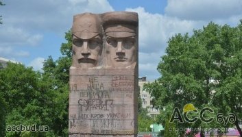 Символику коммунизма хотят демонтировать по всей столице