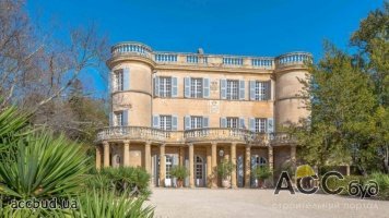 Во Франции выставили на продажу замок Пикассо